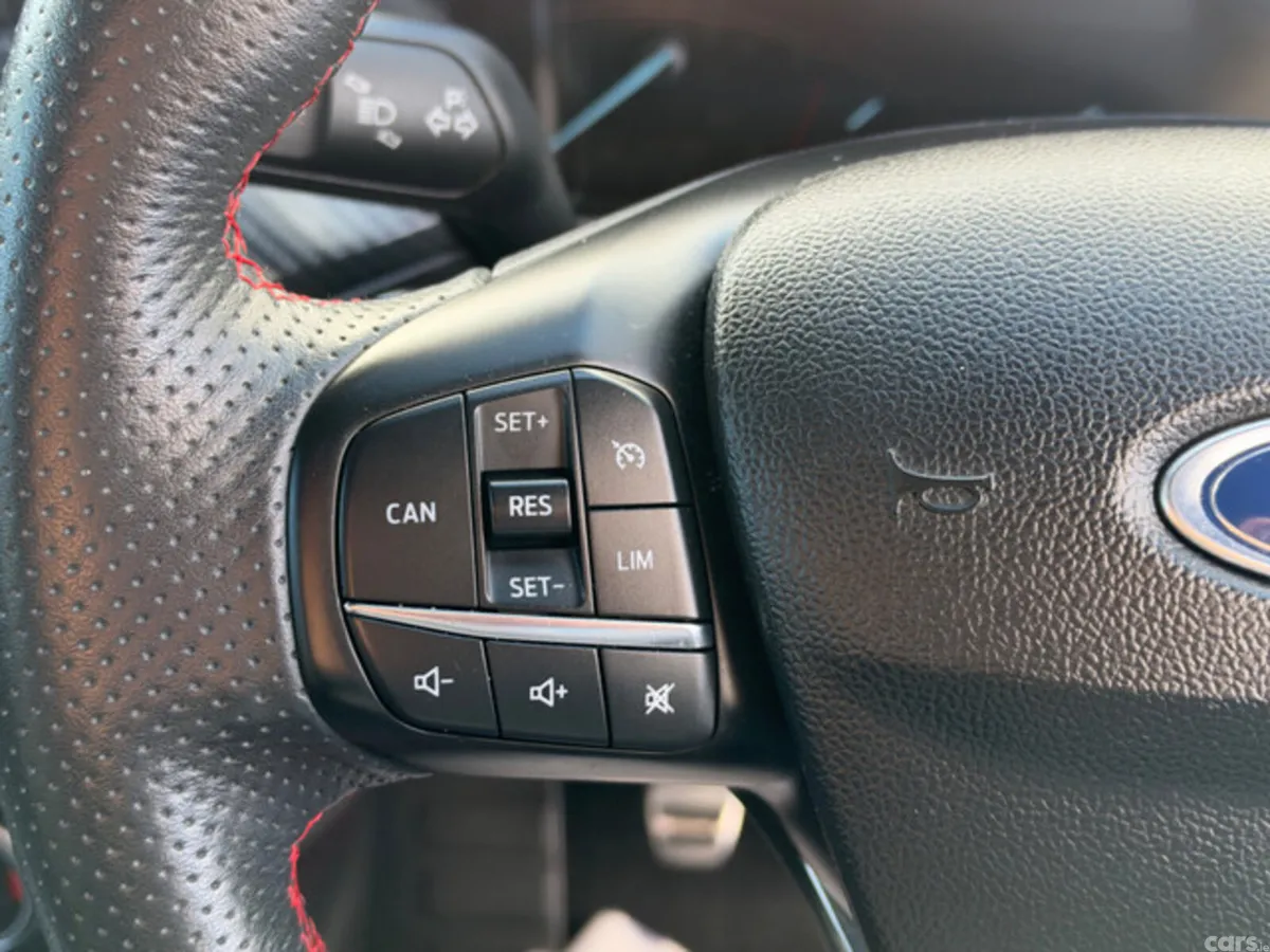 Ford Focus Hatchback, Diesel, 2019, Grey