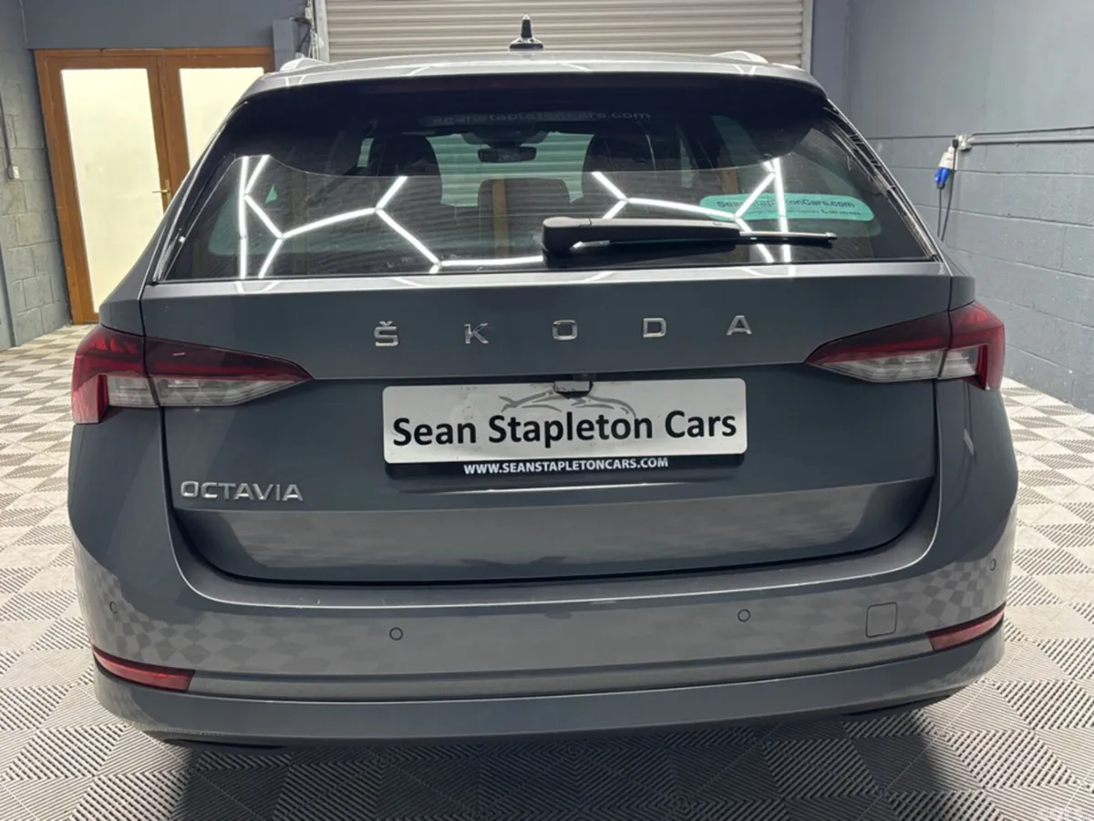 Skoda Octavia Estate, Diesel, 2022, Grey