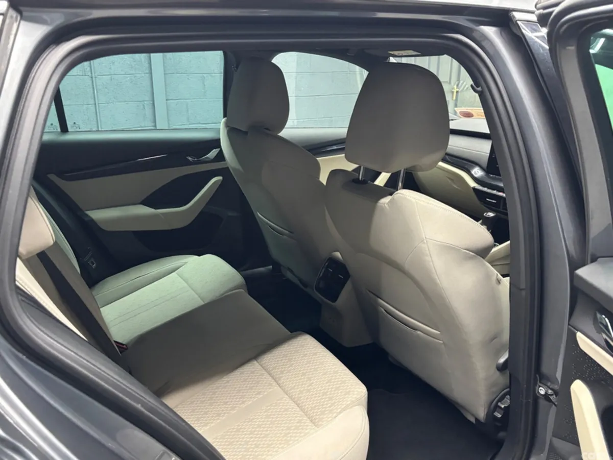 Skoda Octavia Estate, Diesel, 2022, Grey
