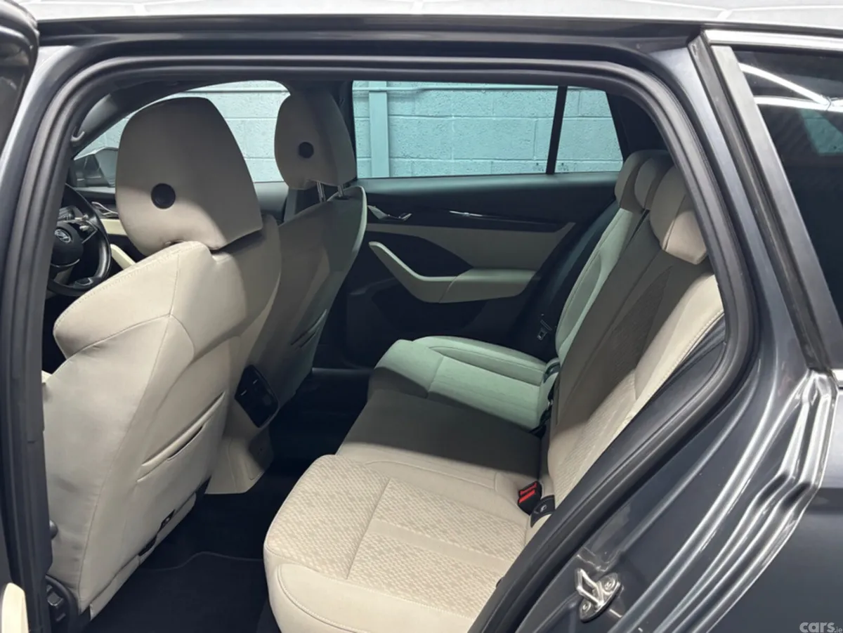 Skoda Octavia Estate, Diesel, 2022, Grey