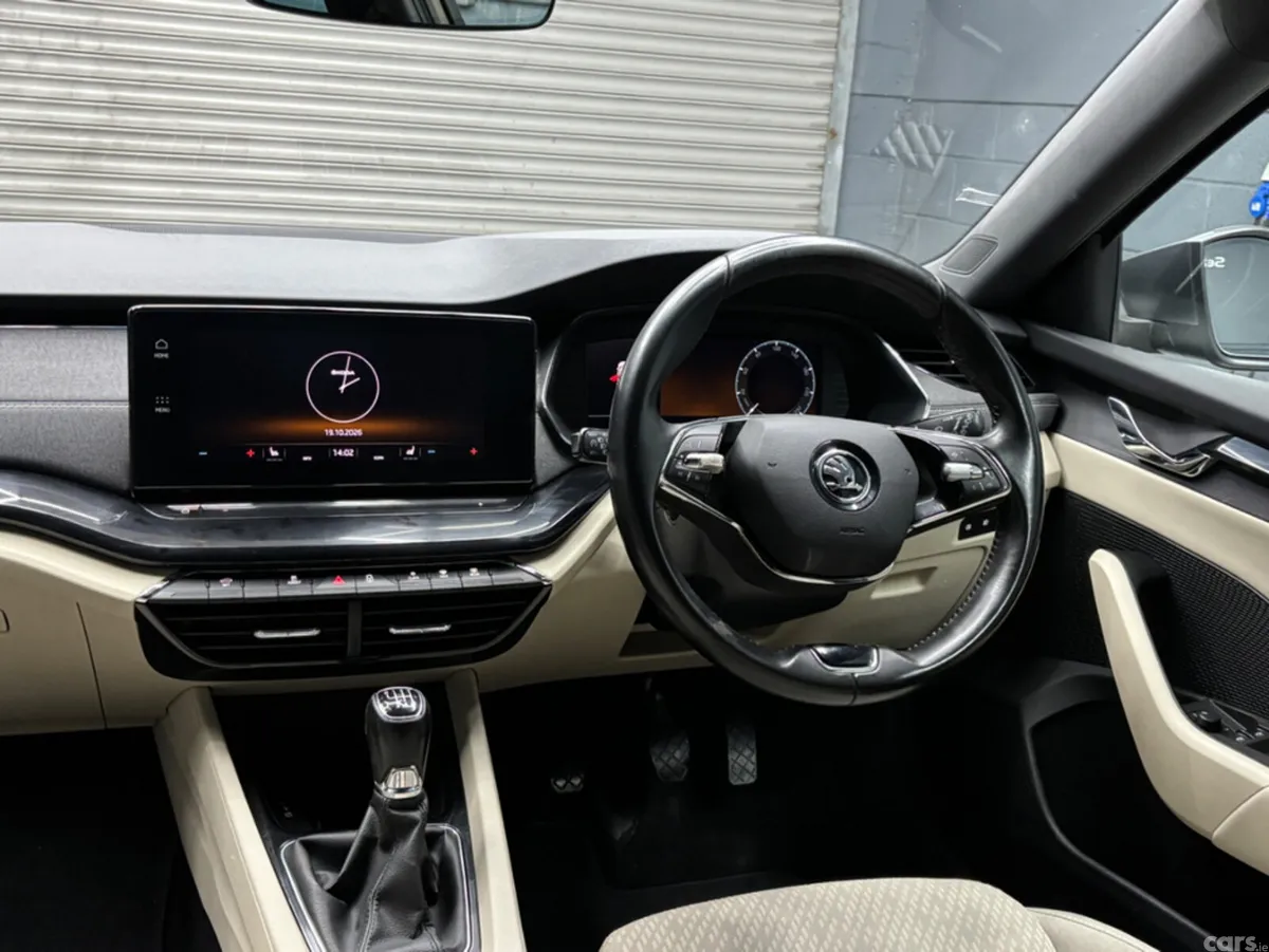 Skoda Octavia Estate, Diesel, 2022, Grey