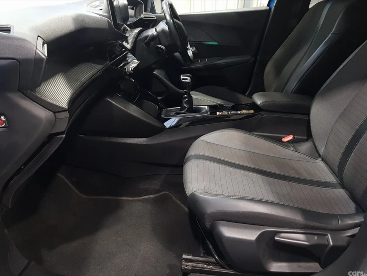Peugeot 2008 MPV, Diesel, 2021, Blue