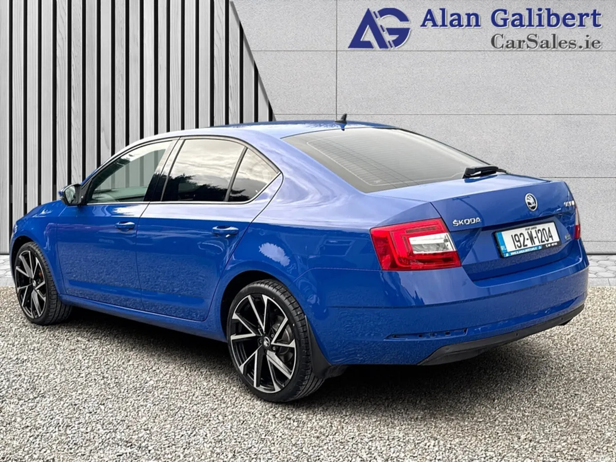 Skoda Octavia Hatchback, Petrol, 2019, Blue