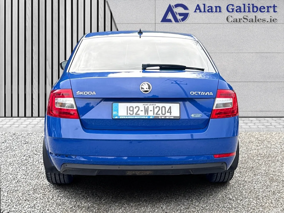 Skoda Octavia Hatchback, Petrol, 2019, Blue
