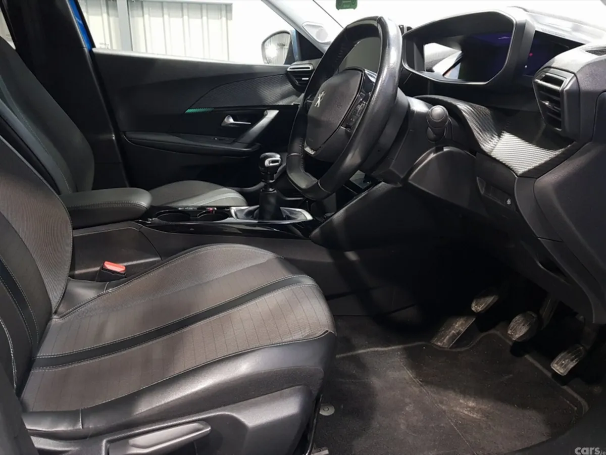 Peugeot 2008 MPV, Diesel, 2021, Blue