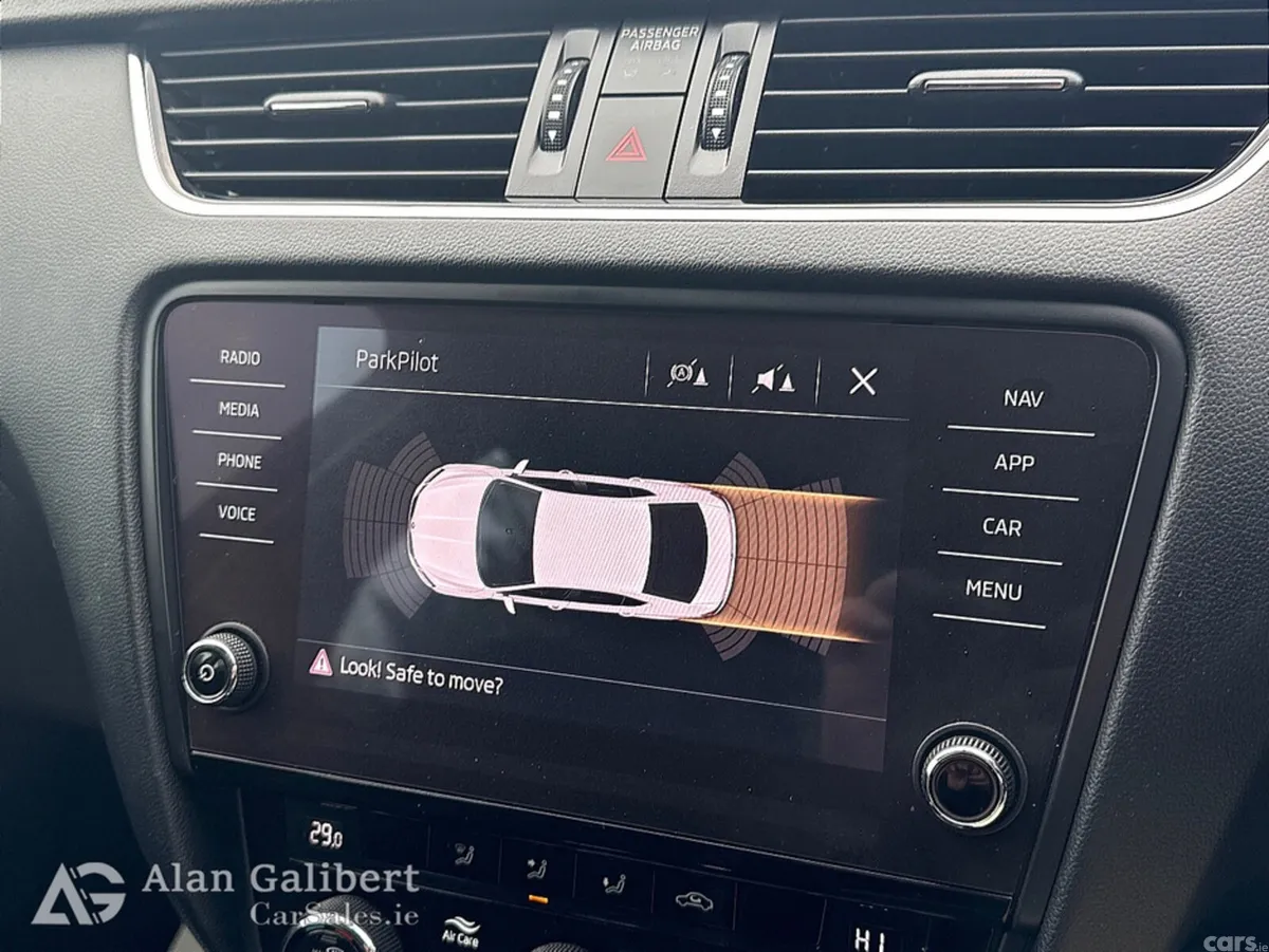 Skoda Octavia Hatchback, Petrol, 2019, Blue