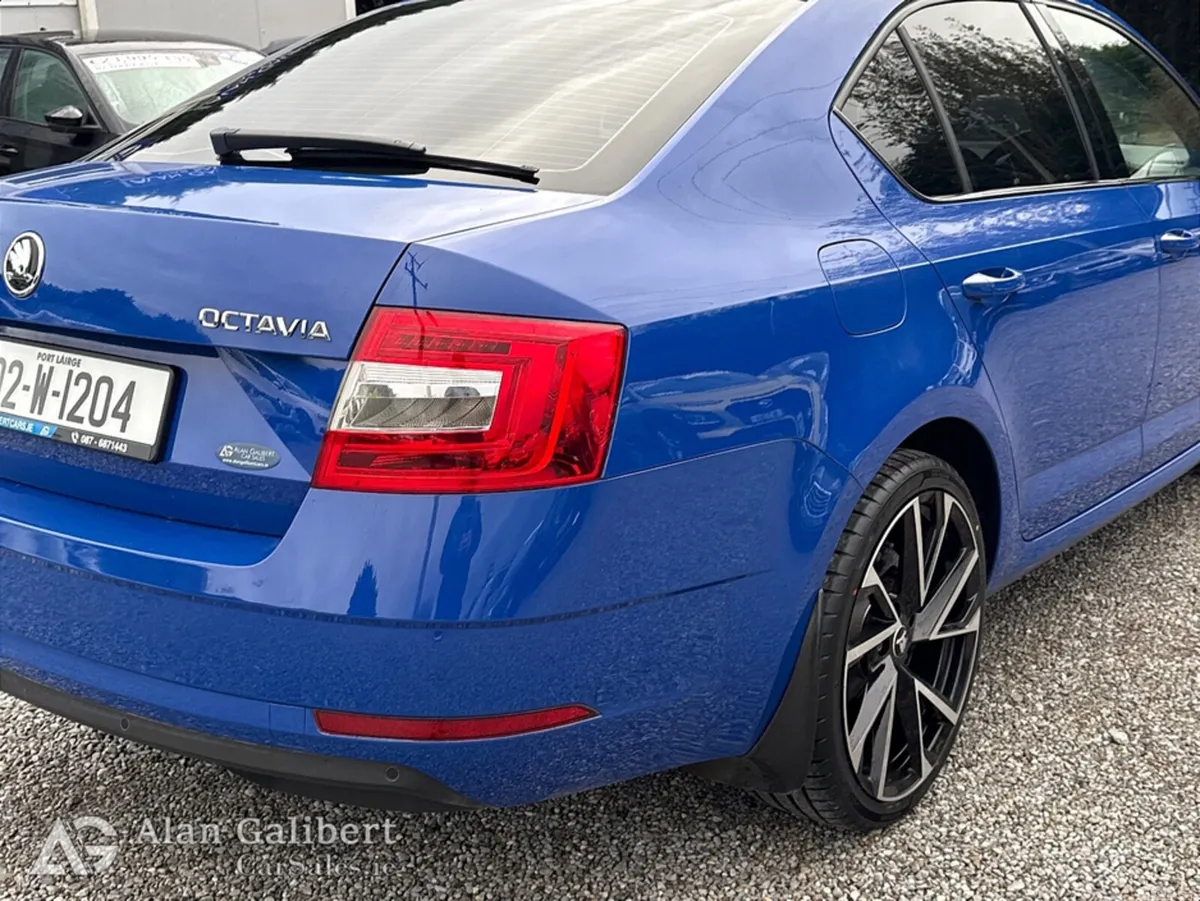 Skoda Octavia Hatchback, Petrol, 2019, Blue