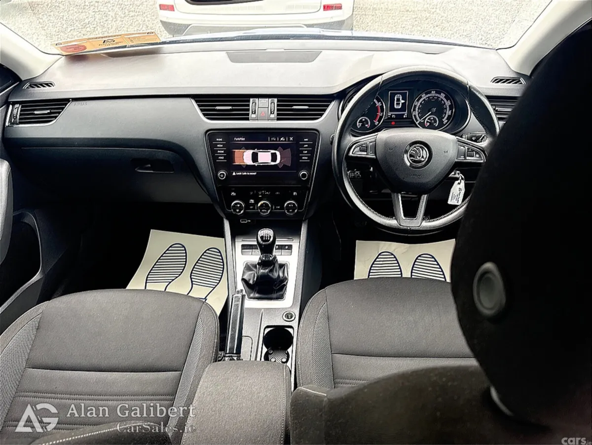 Skoda Octavia Hatchback, Petrol, 2019, Blue