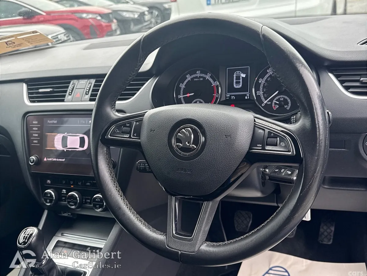 Skoda Octavia Hatchback, Petrol, 2019, Blue