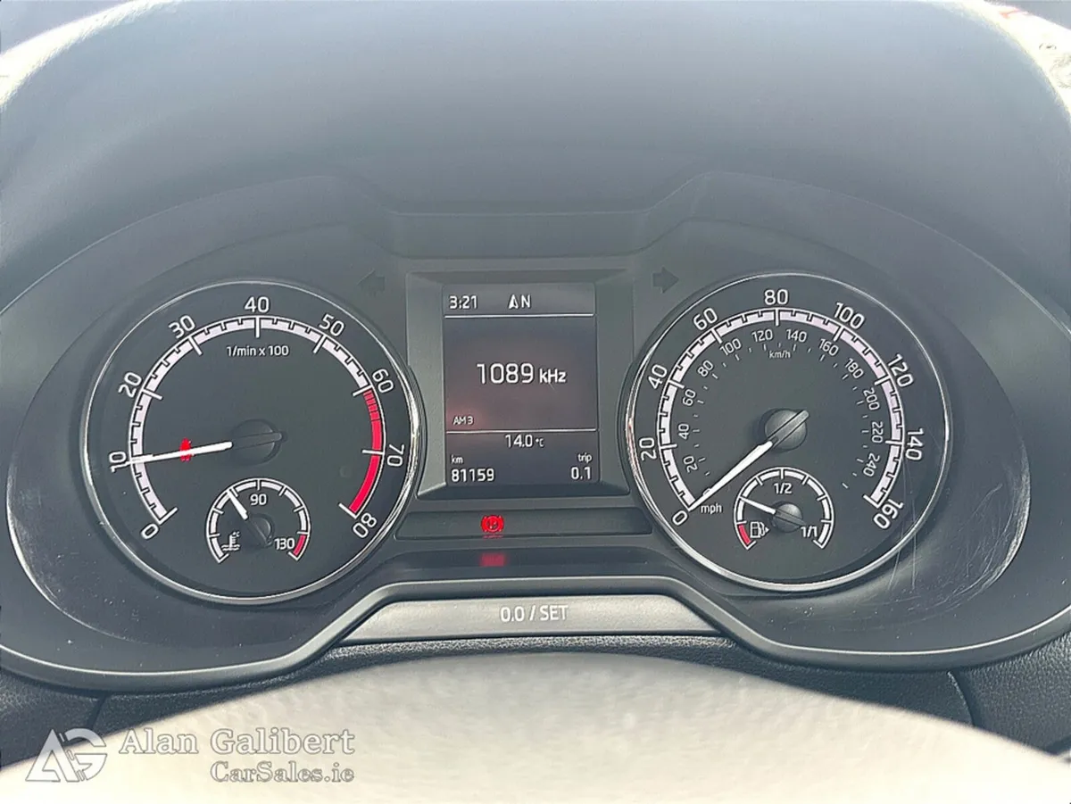 Skoda Octavia Hatchback, Petrol, 2019, Blue