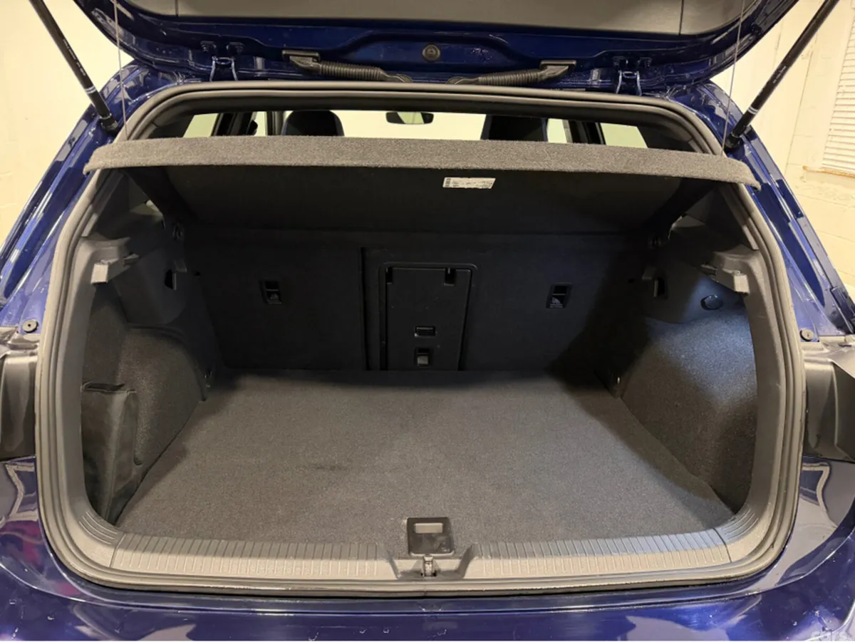 Volkswagen Golf Hatchback, Petrol Plug-in Hybrid, 2023, Blue