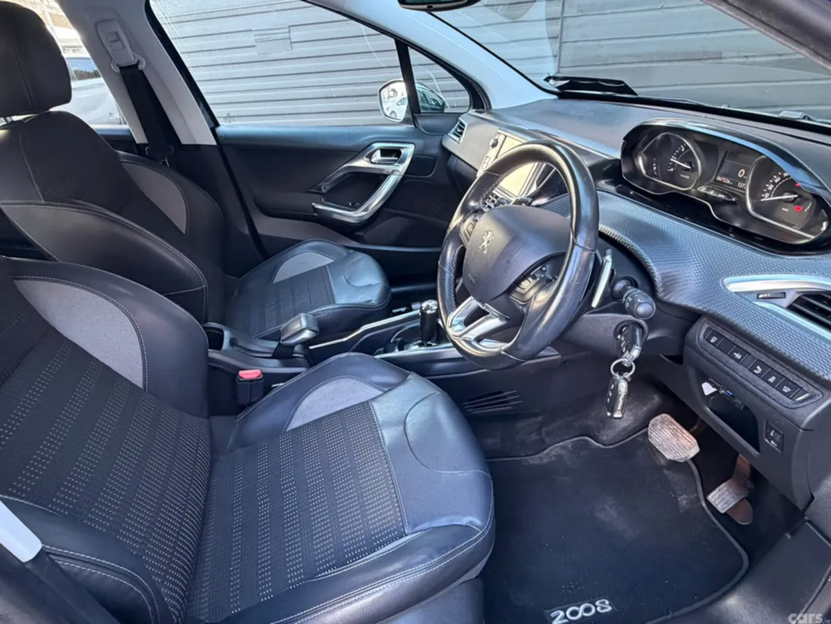 Peugeot 2008 Hatchback, Petrol, 2015, Blue