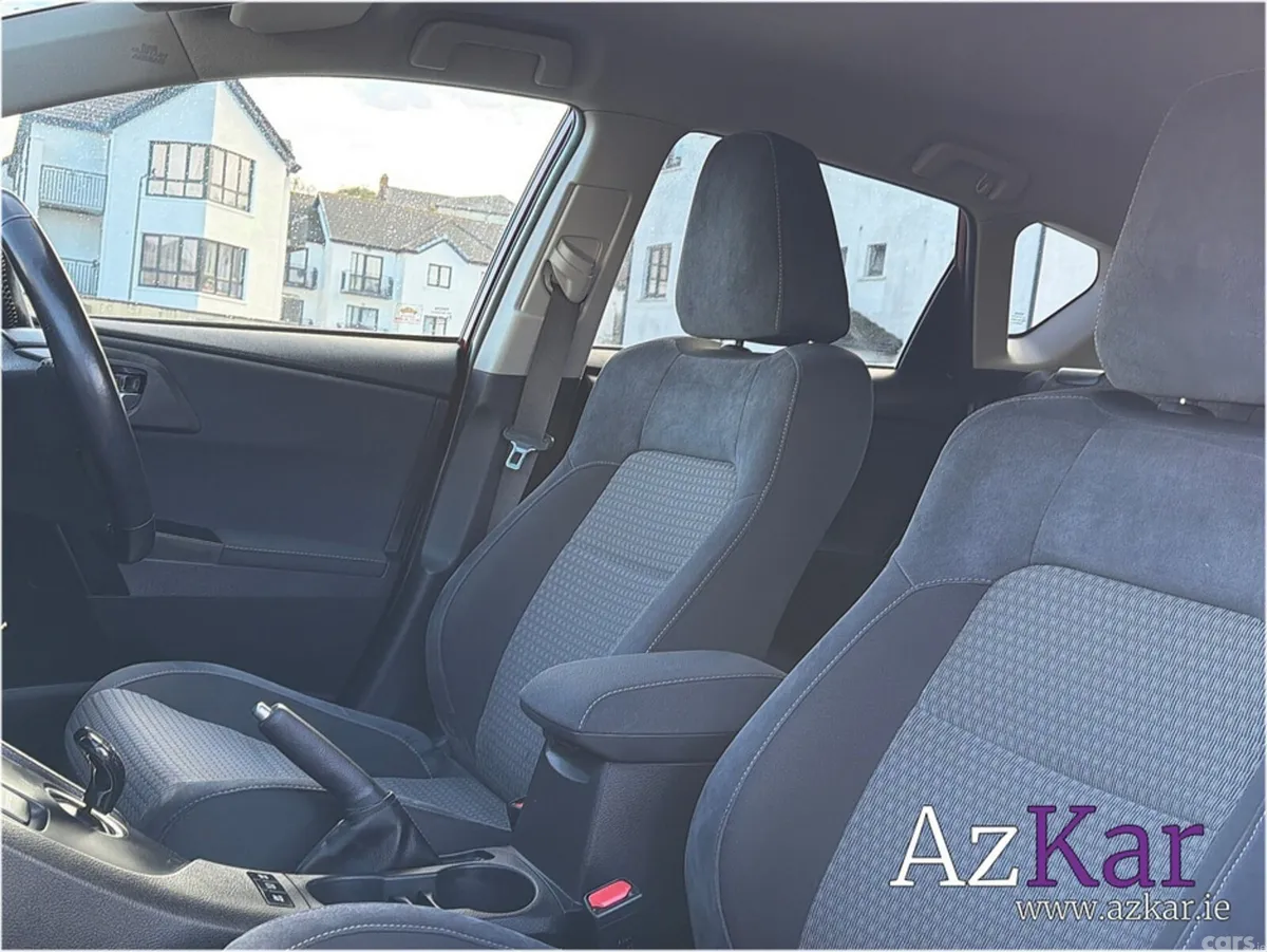Toyota Auris Hatchback, Petrol Hybrid, 2018, Red
