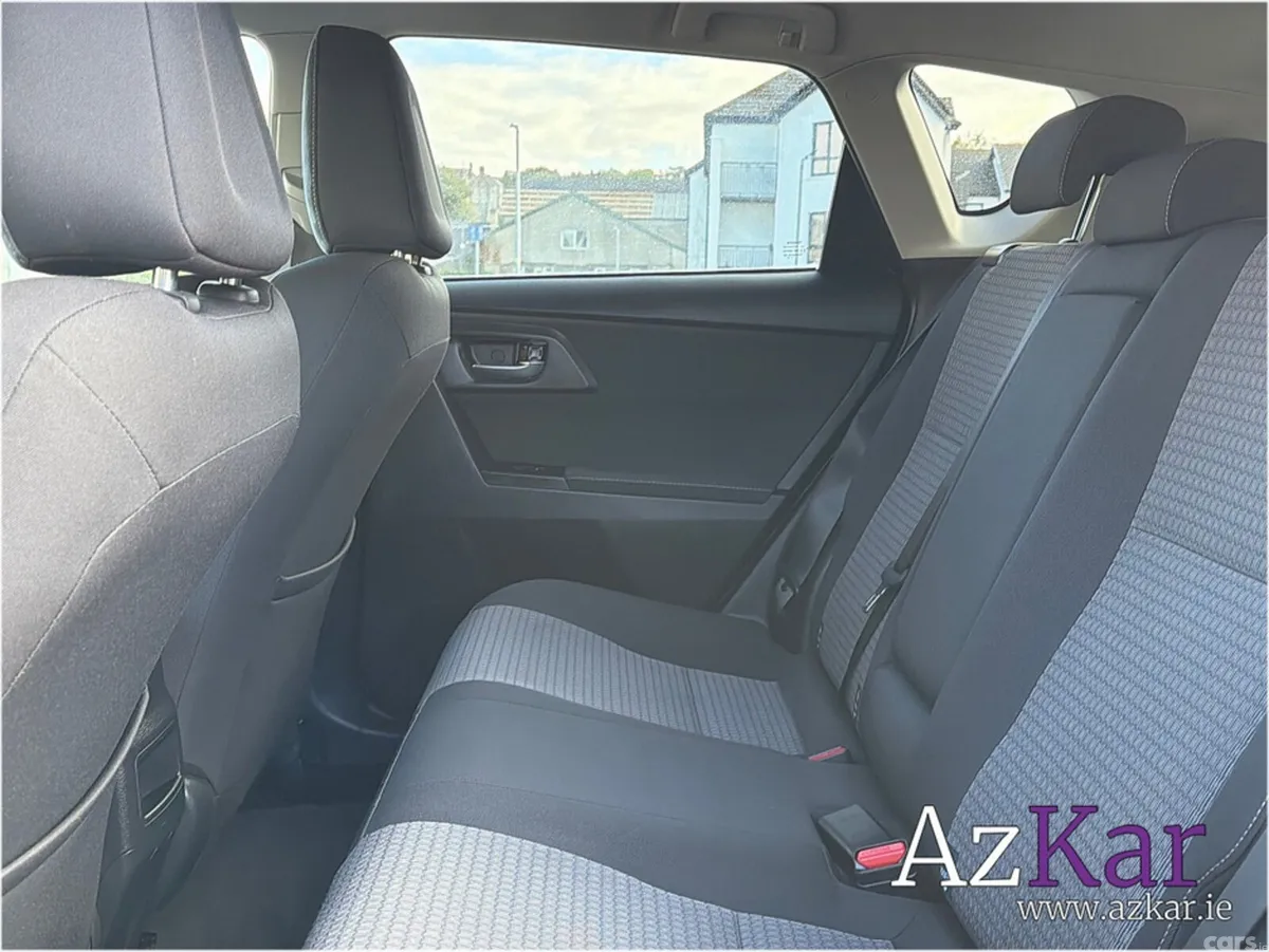 Toyota Auris Hatchback, Petrol Hybrid, 2018, Red