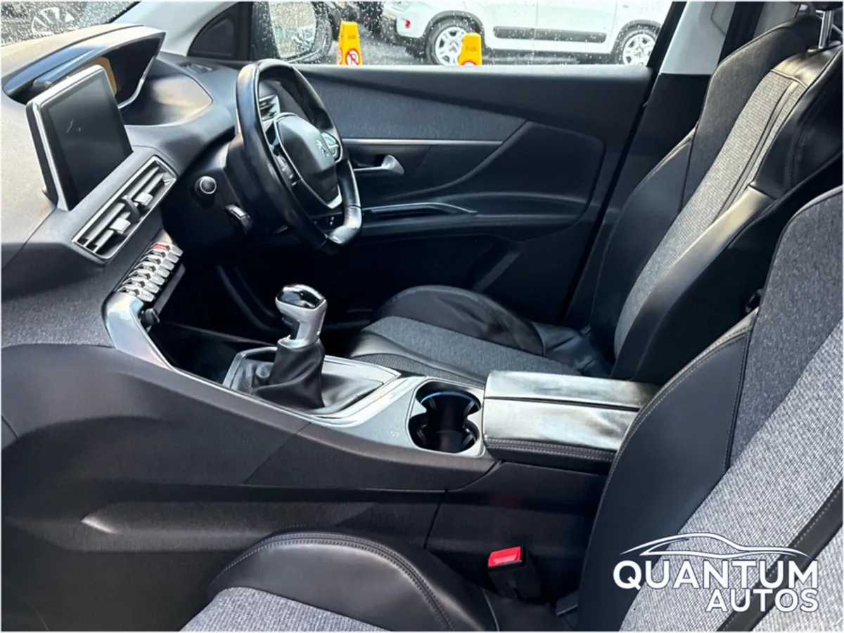 Peugeot 5008 MPV, Diesel, 2018, Blue