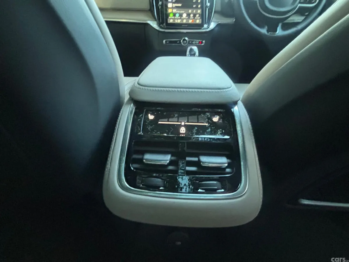Volvo XC90 SUV, Petrol Plug-in Hybrid, 2025, Black
