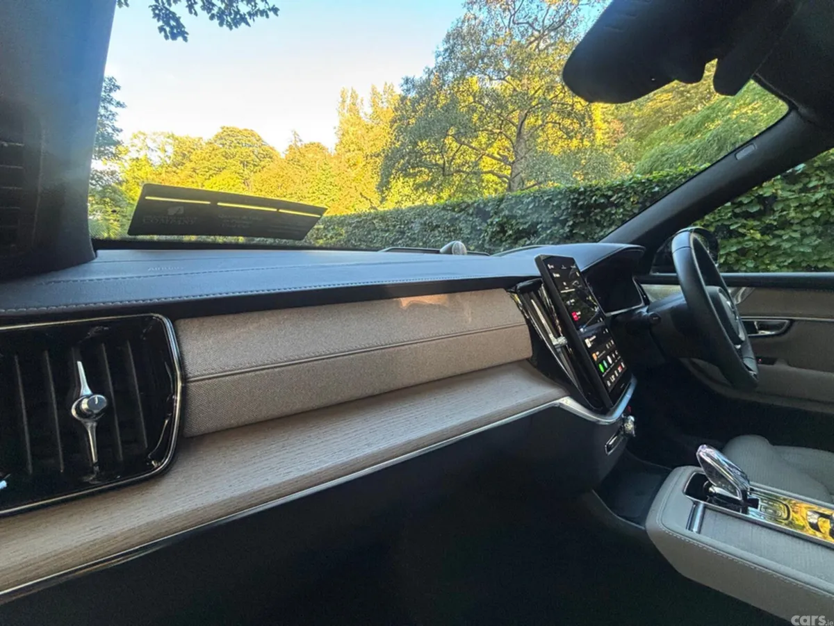 Volvo XC90 SUV, Petrol Plug-in Hybrid, 2025, Black