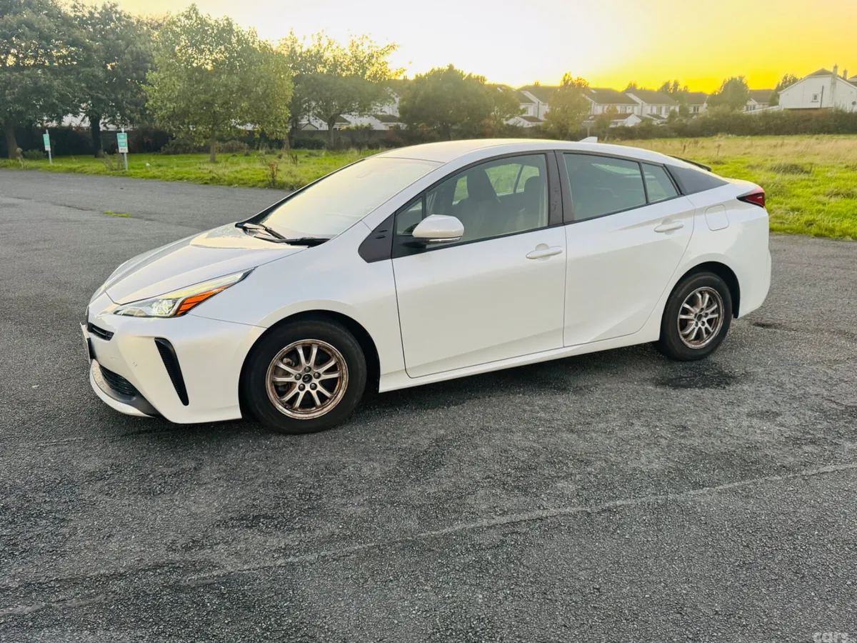 Toyota Prius Saloon, Petrol Hybrid, 2022, White