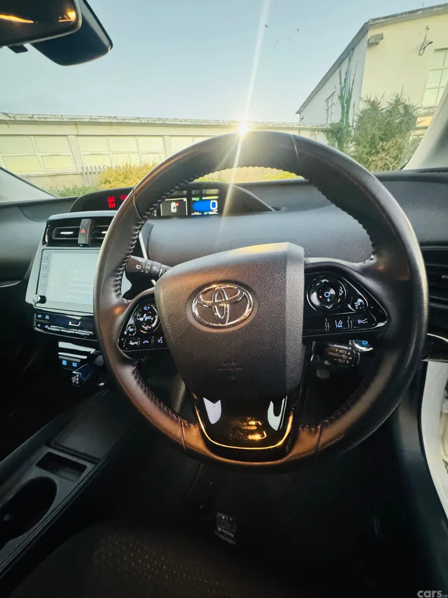 Toyota Prius Saloon, Petrol Hybrid, 2022, White