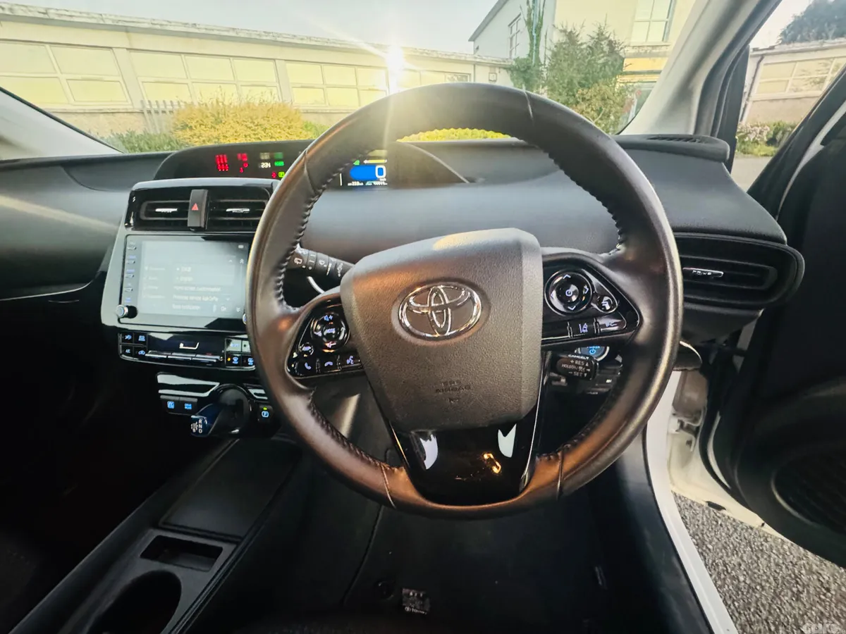 Toyota Prius Saloon, Petrol Hybrid, 2022, White