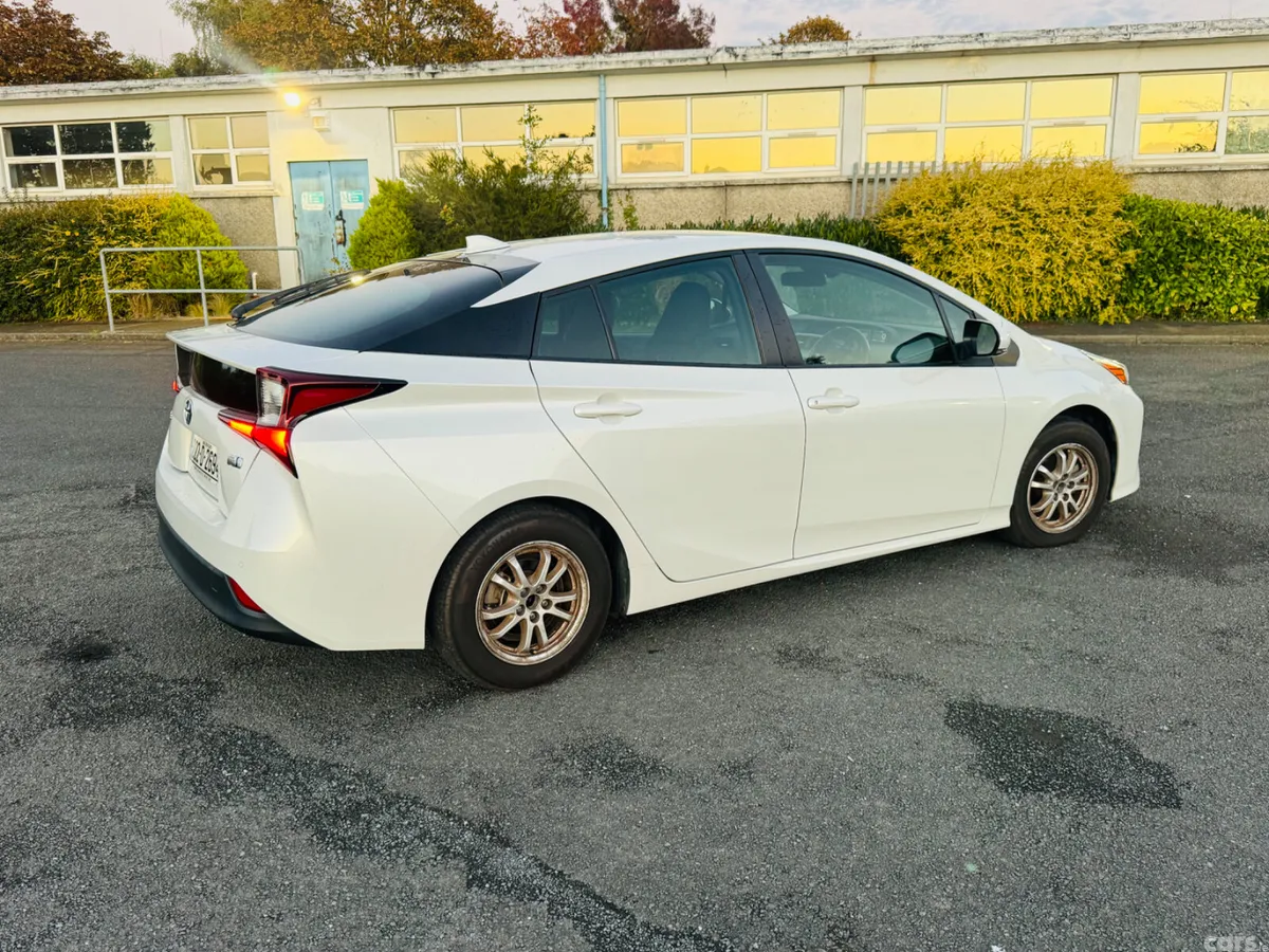 Toyota Prius Saloon, Petrol Hybrid, 2022, White