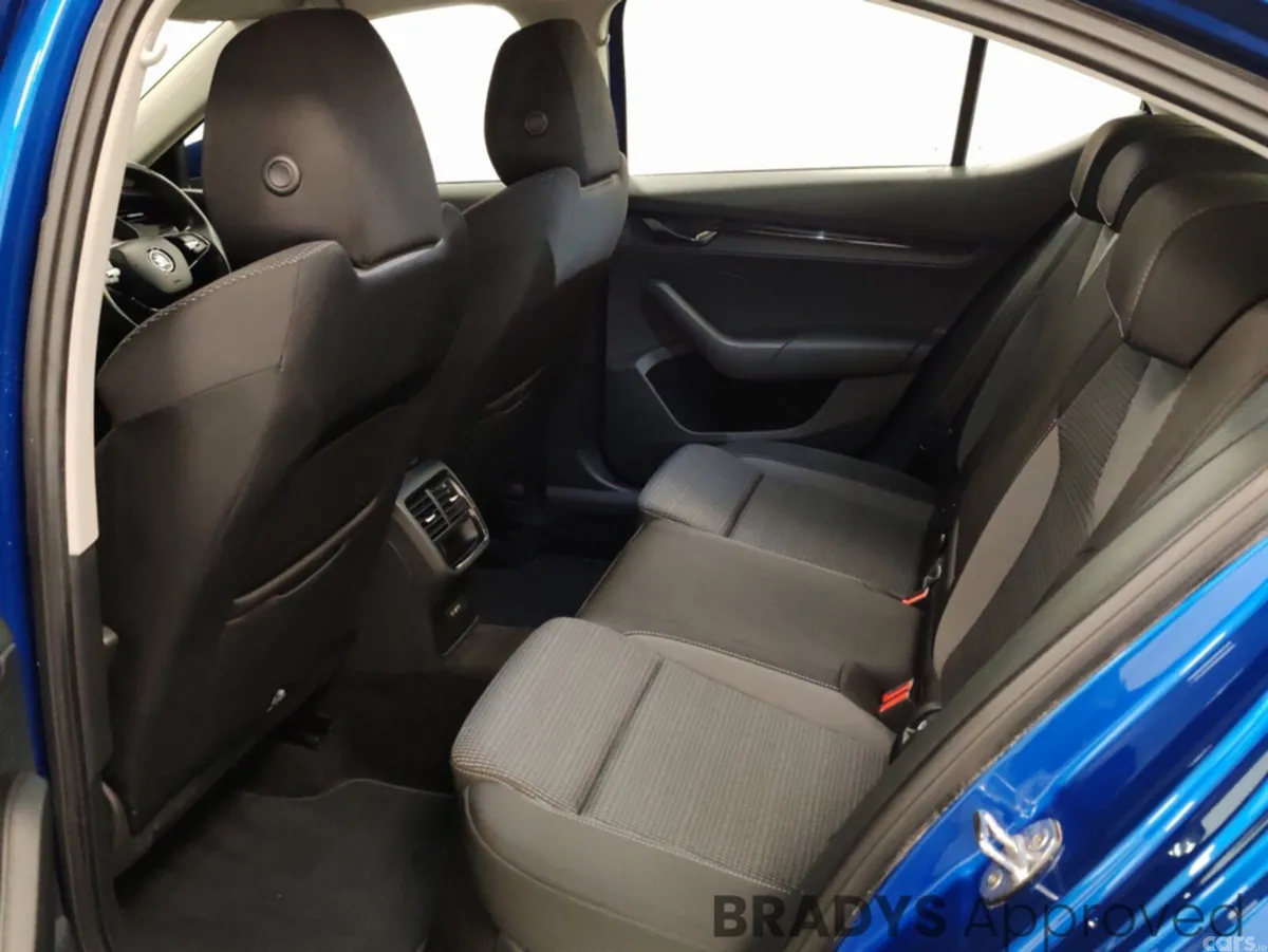 Skoda Octavia Hatchback, Diesel, 2021, Blue