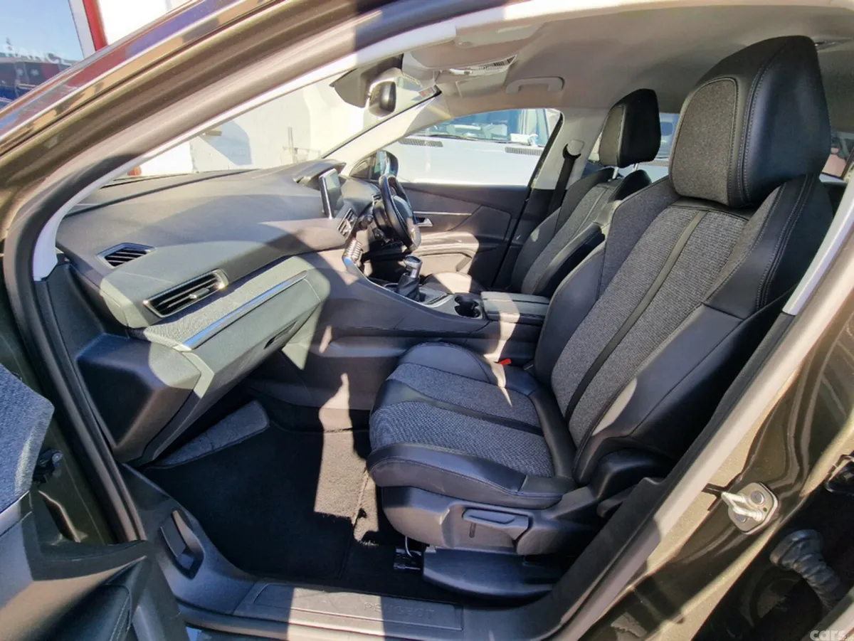 Peugeot 5008 MPV, Diesel, 2020, Grey