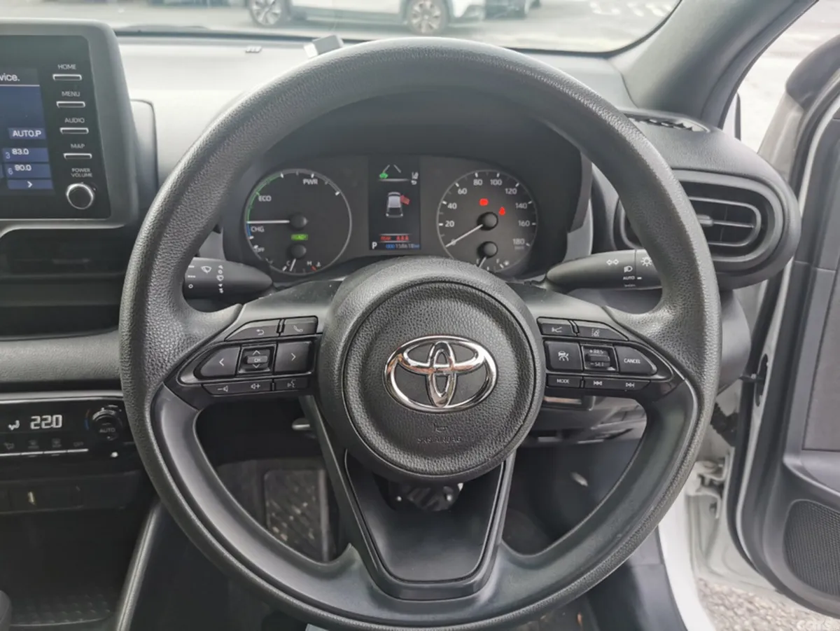 Toyota Yaris Hatchback, Petrol Hybrid, 2020, White