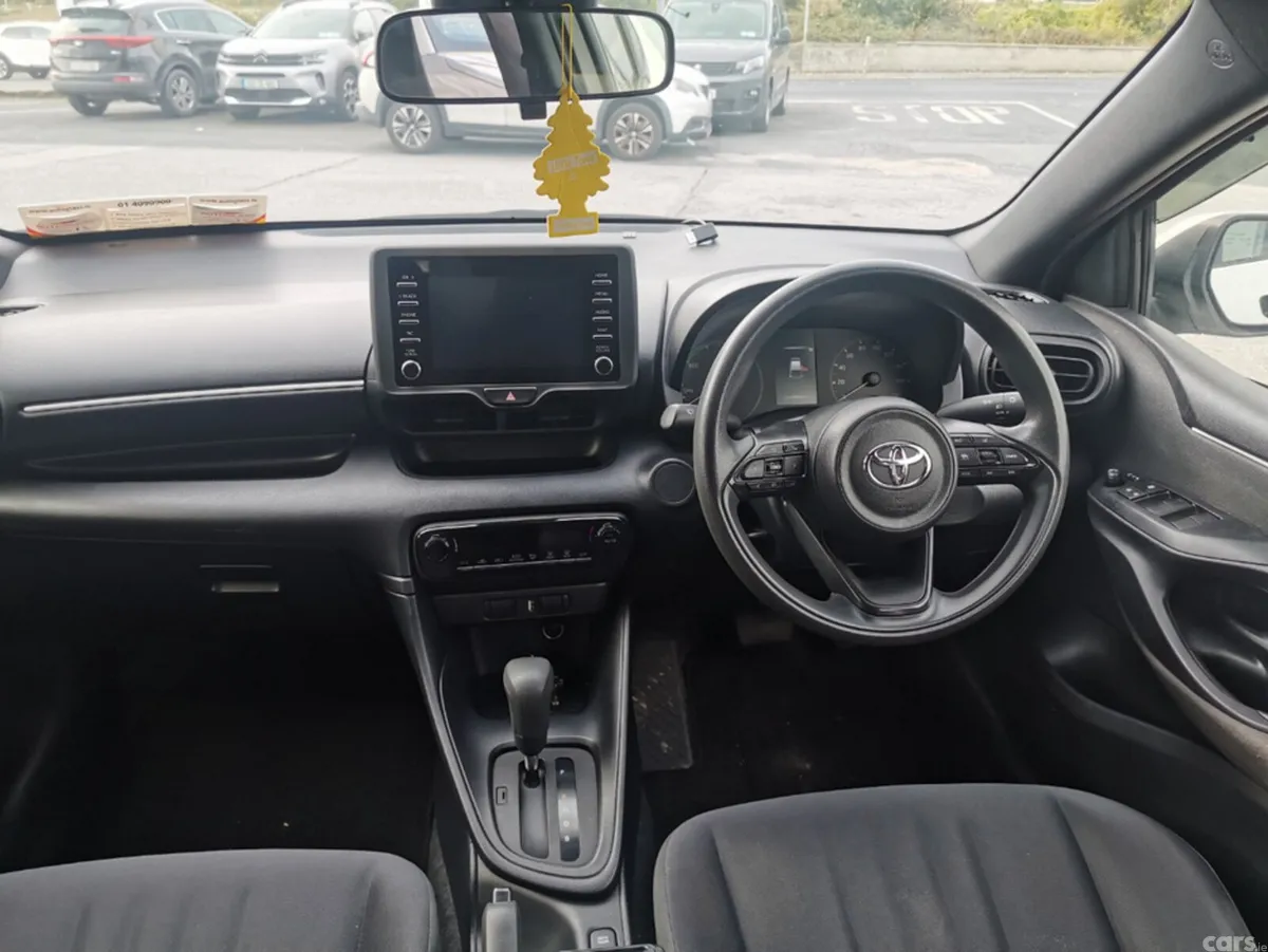 Toyota Yaris Hatchback, Petrol Hybrid, 2020, White