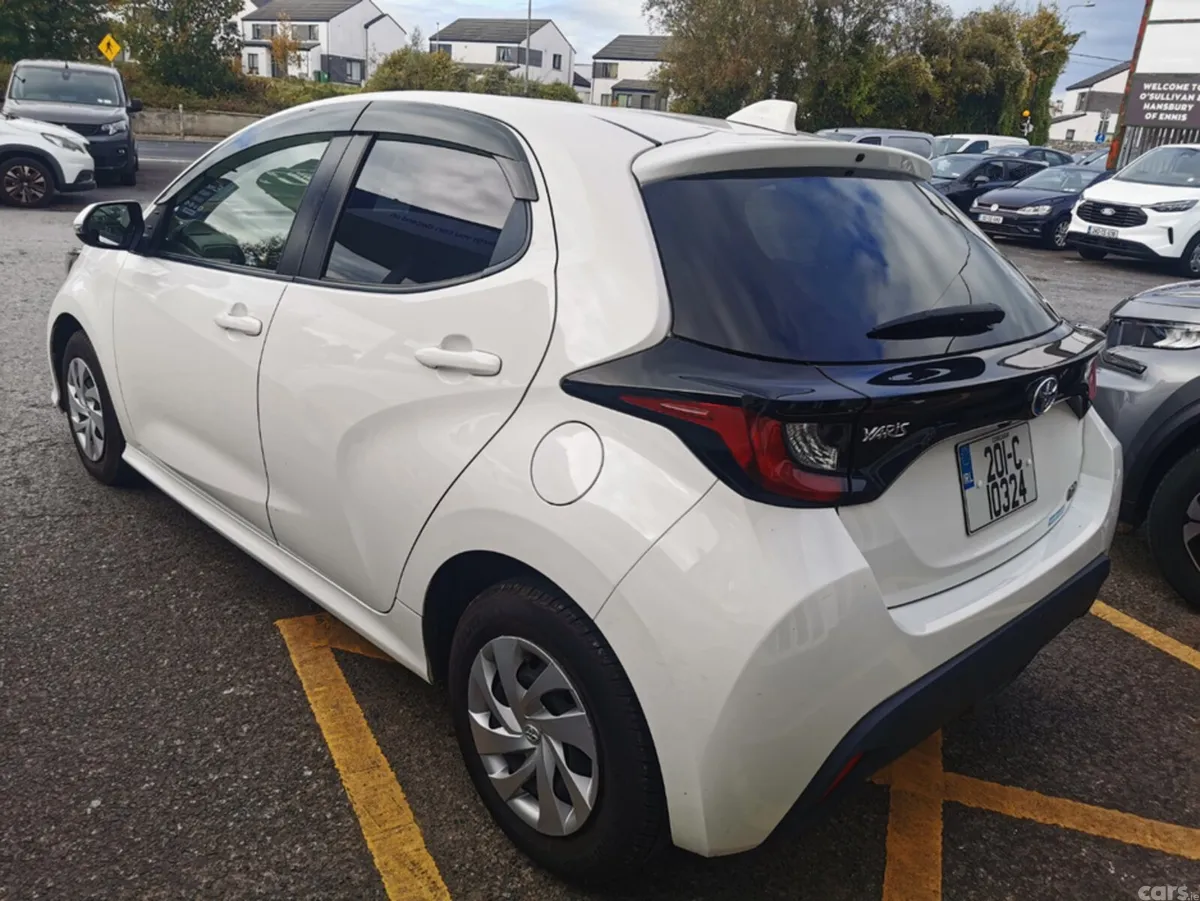 Toyota Yaris Hatchback, Petrol Hybrid, 2020, White