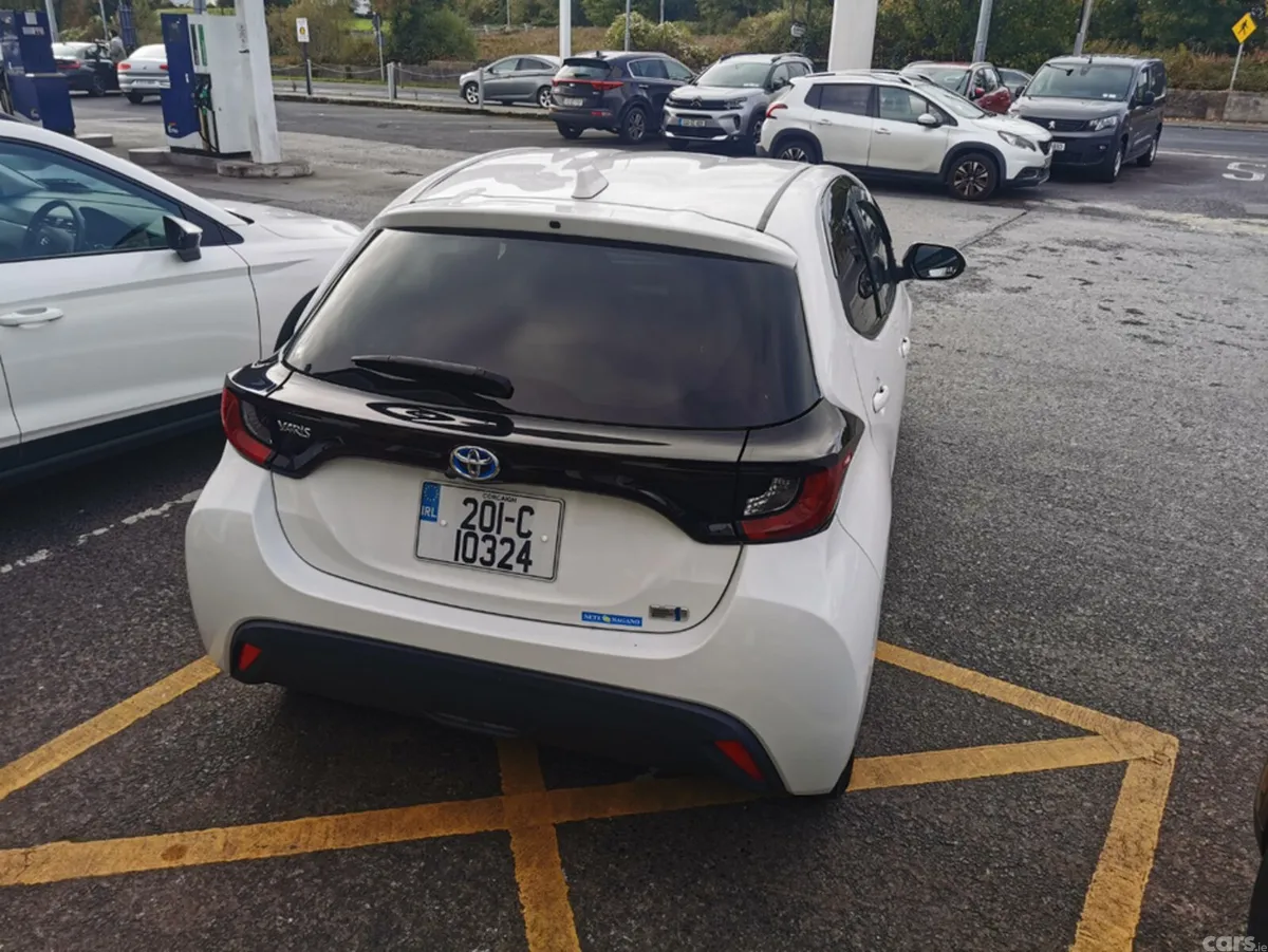 Toyota Yaris Hatchback, Petrol Hybrid, 2020, White