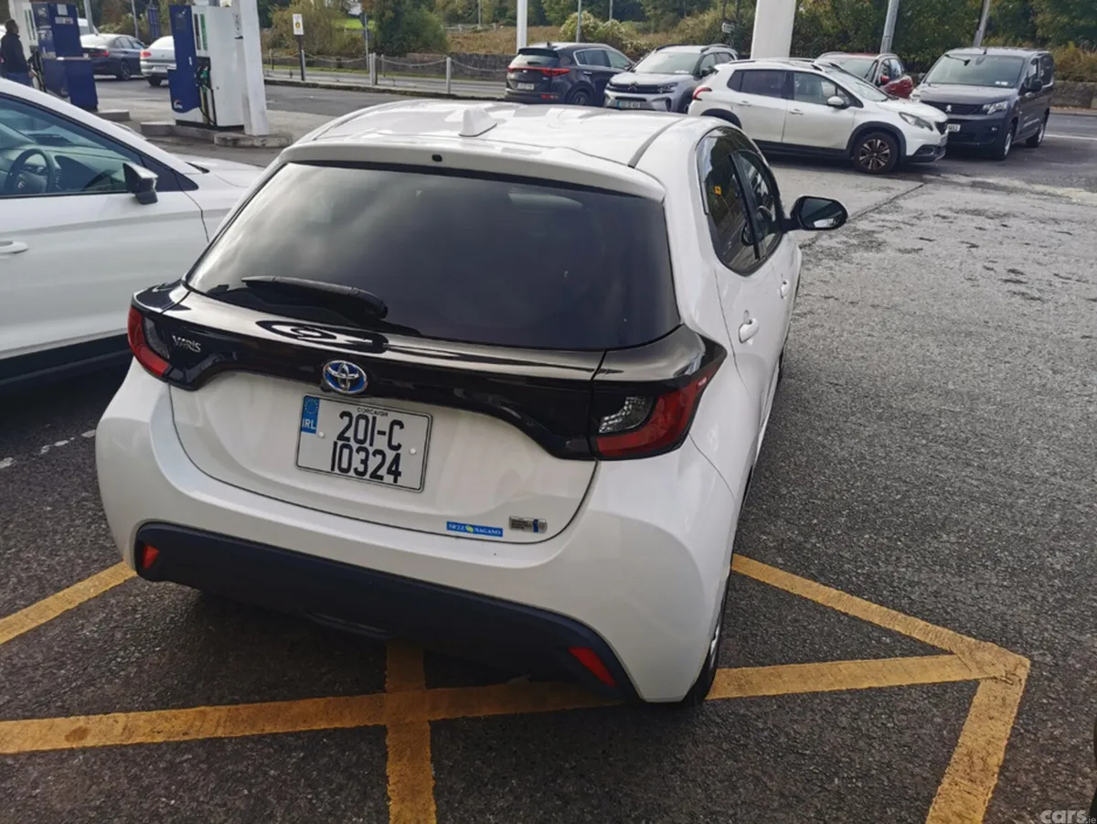 Toyota Yaris Hatchback, Petrol Hybrid, 2020, White