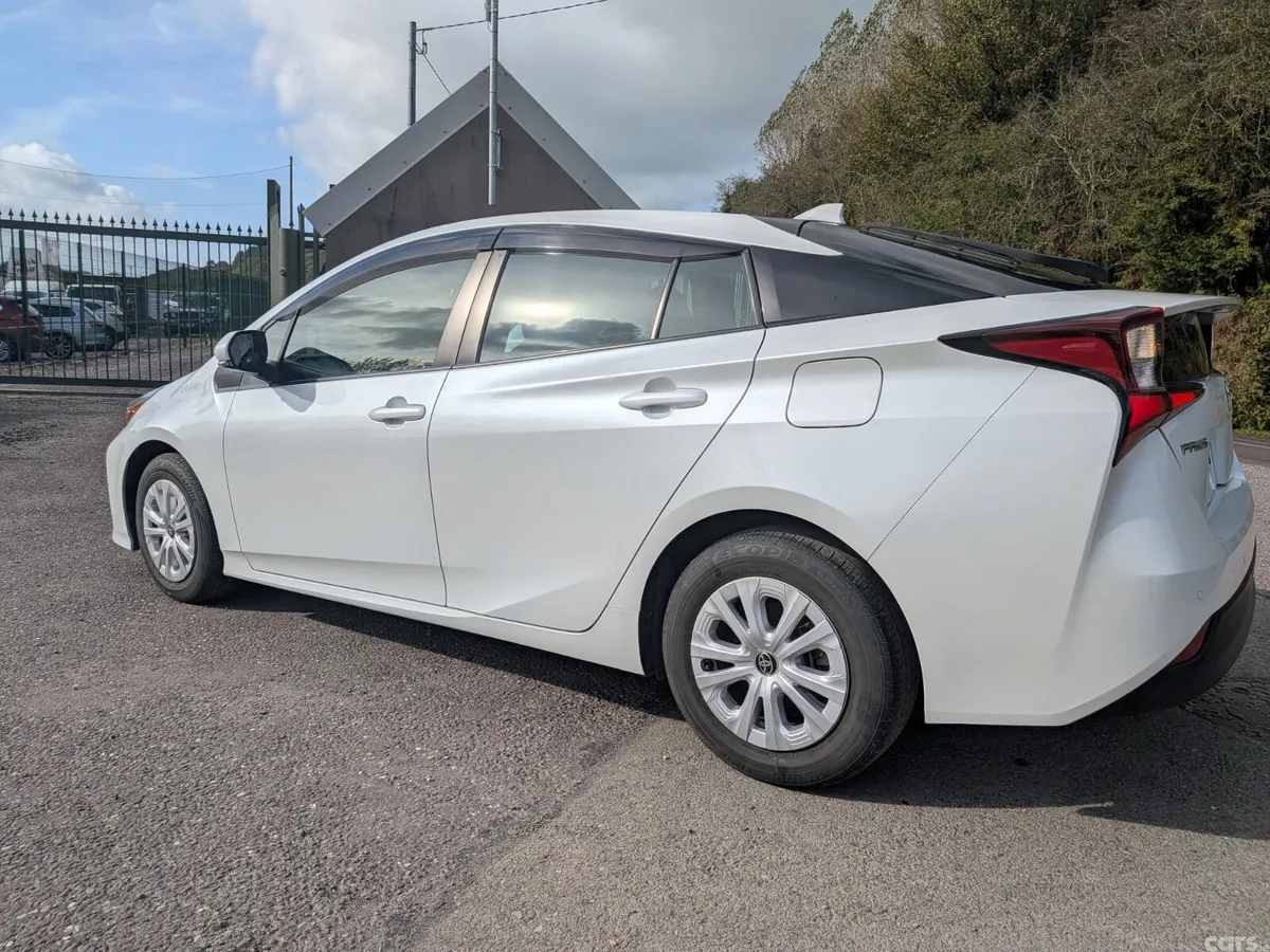 Toyota Prius Hatchback, Petrol Hybrid, 2021, White