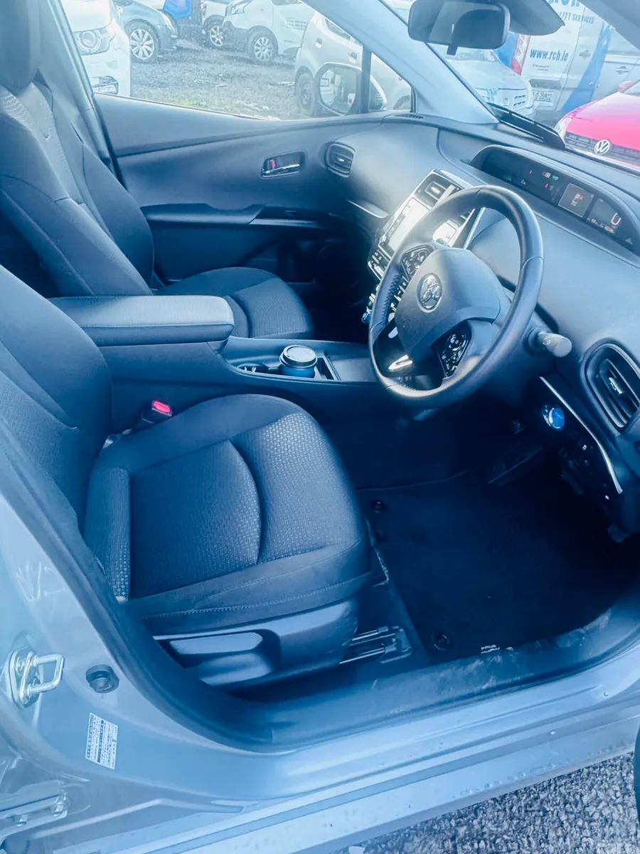 Toyota Prius Saloon, Petrol Hybrid, 2022, Silver