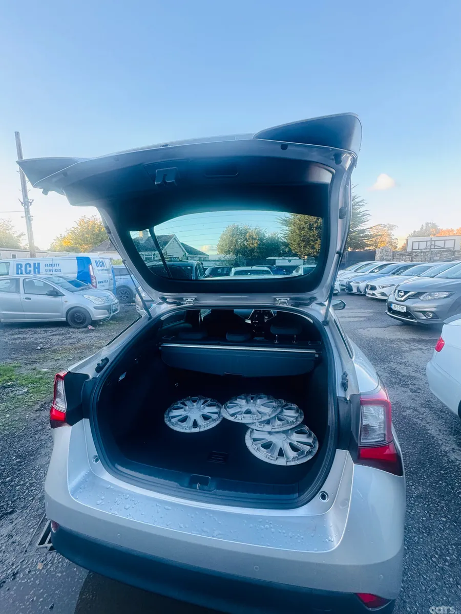 Toyota Prius Saloon, Petrol Hybrid, 2022, Silver