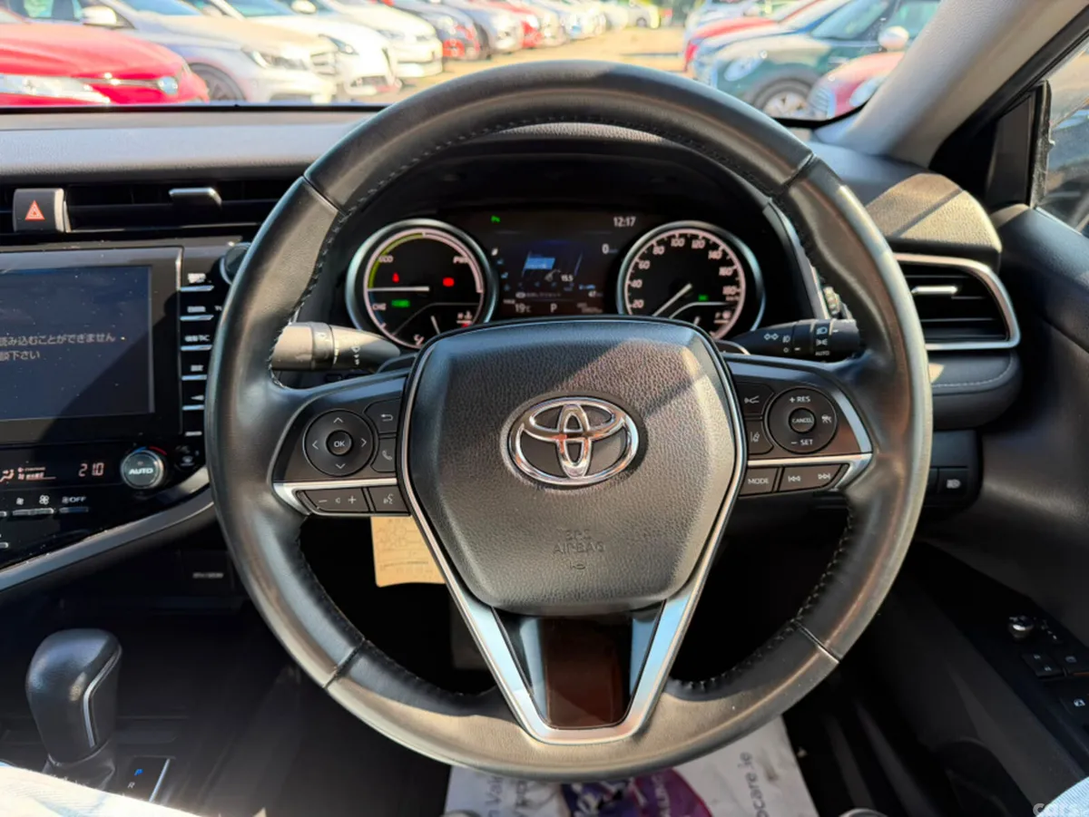 Toyota Camry Saloon, Petrol Hybrid, 2019, Blue