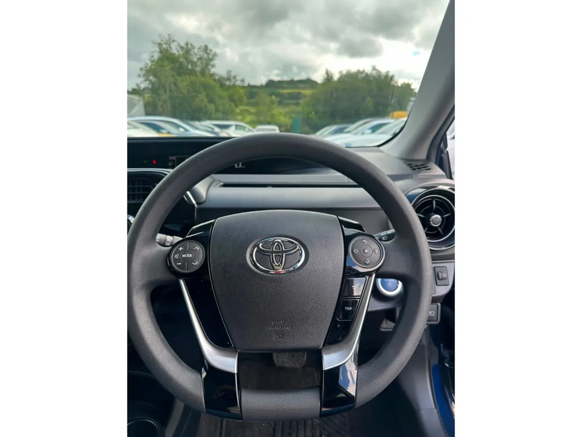 Toyota Aqua Hatchback, Petrol Hybrid, 2019, Blue