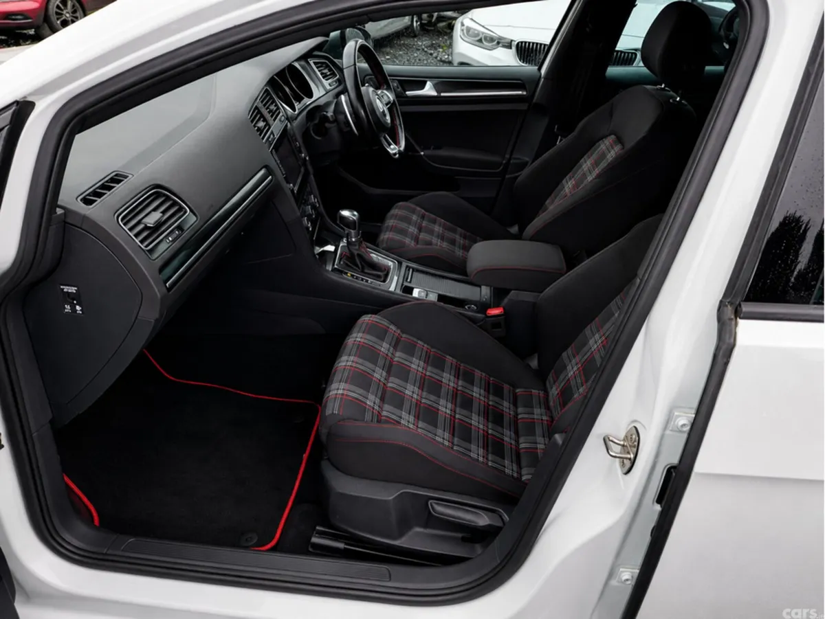Volkswagen Golf Hatchback, Petrol, 2017, White