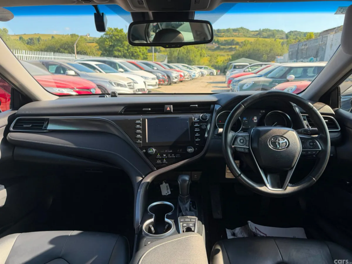 Toyota Camry Saloon, Petrol Hybrid, 2019, Blue