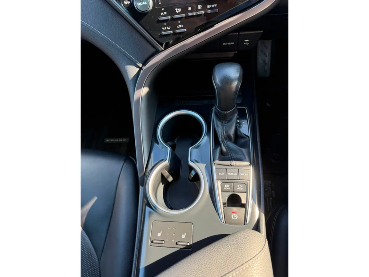 Toyota Camry Saloon, Petrol Hybrid, 2019, Blue