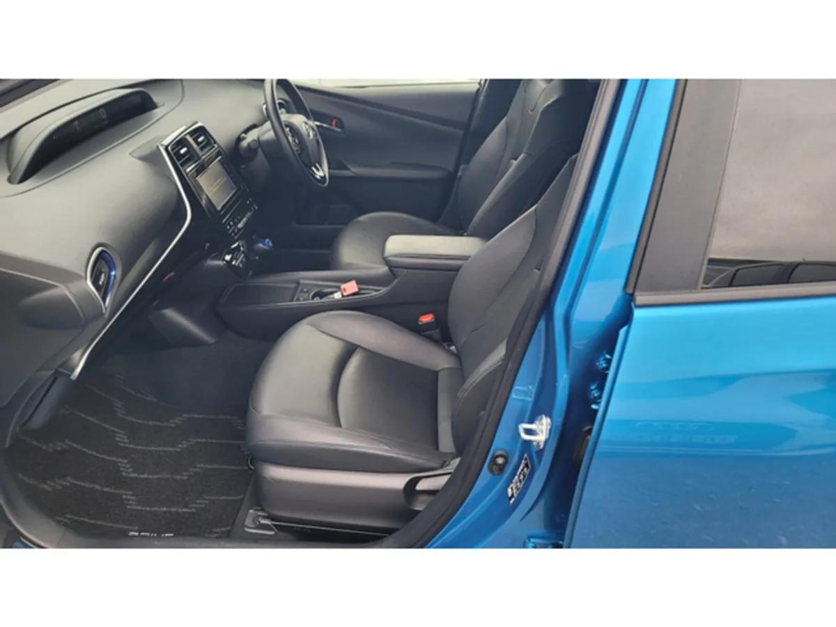 Toyota Prius Hatchback, Petrol Hybrid, 2021, Blue