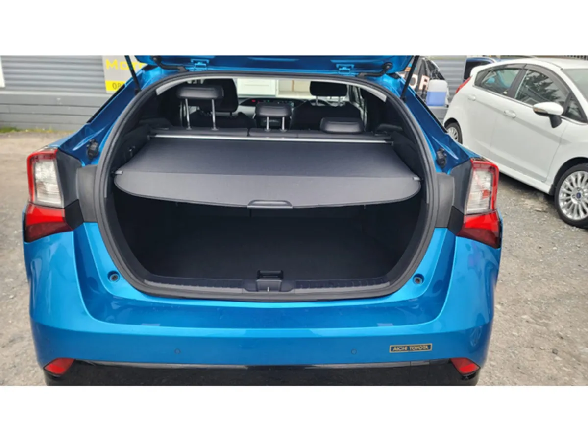 Toyota Prius Hatchback, Petrol Hybrid, 2021, Blue