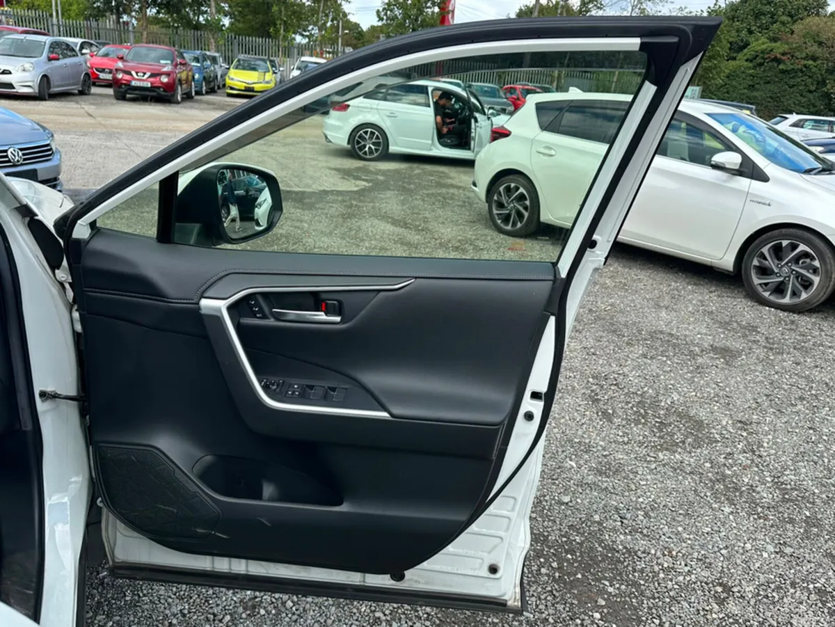 Toyota RAV4 SUV, Petrol Hybrid, 2021, White