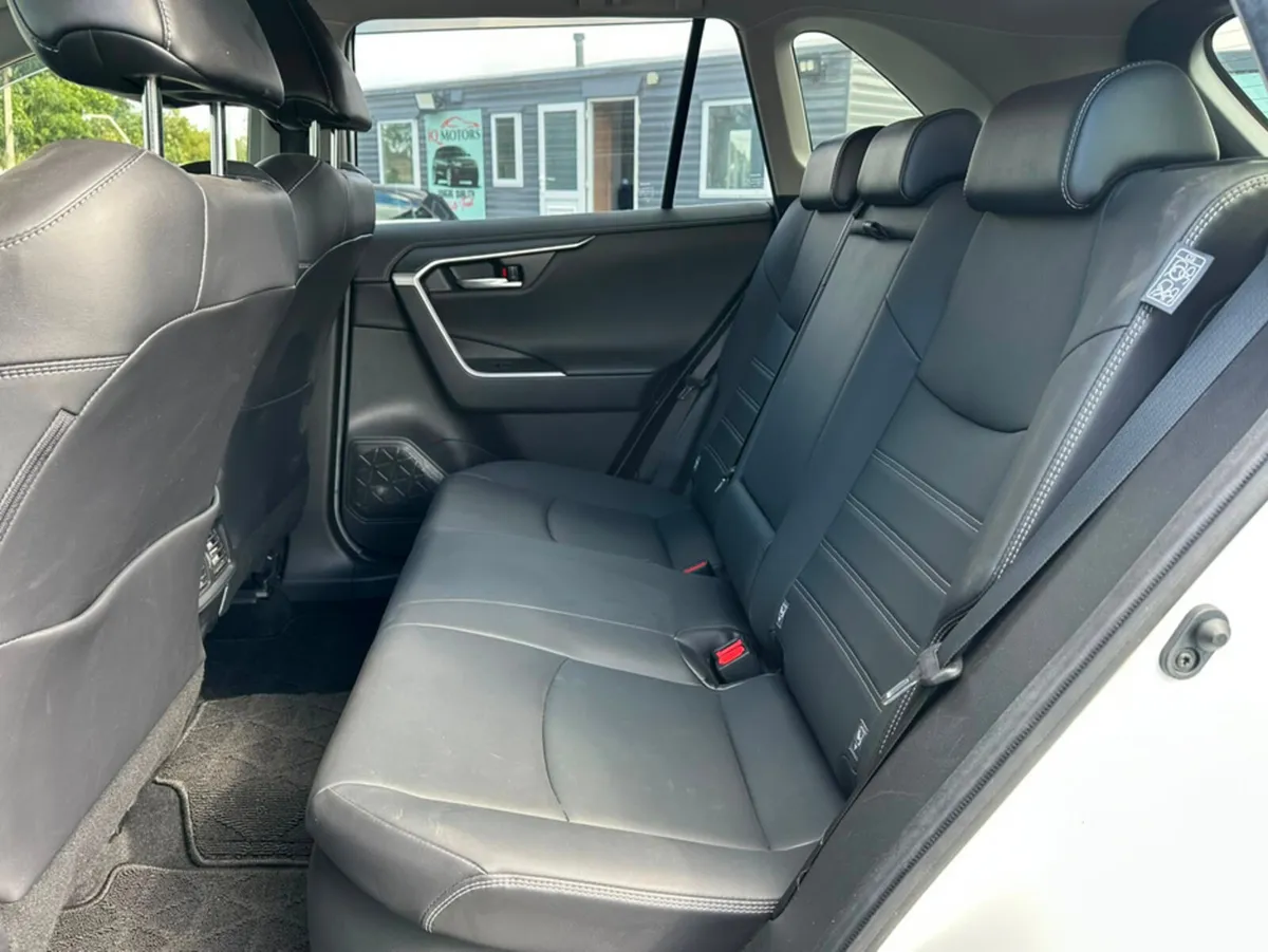 Toyota RAV4 SUV, Petrol Hybrid, 2021, White
