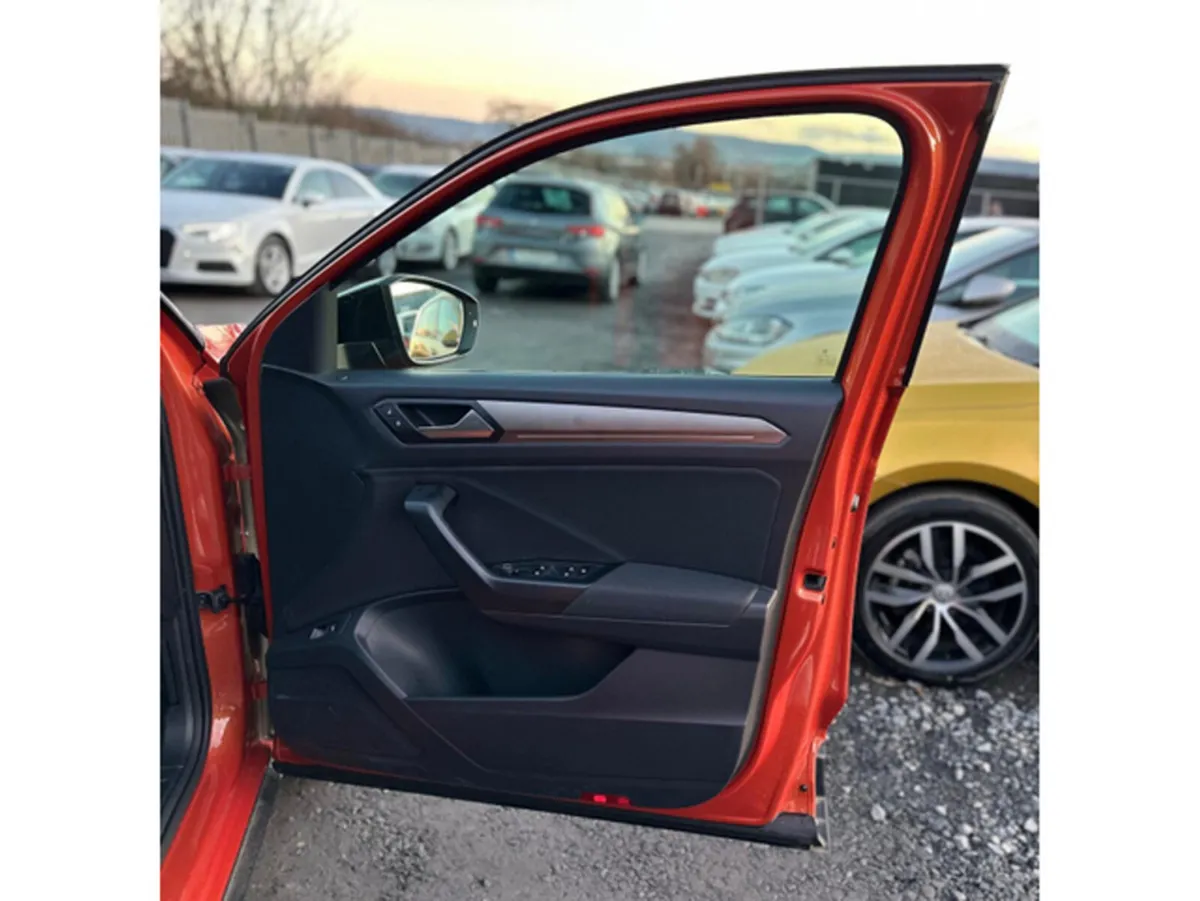 Volkswagen T-Roc SUV, Diesel, 2020, Orange