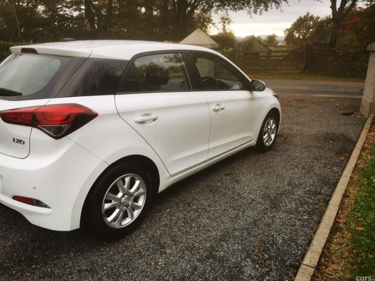 Hyundai i20 Hatchback, Petrol, 2016, White