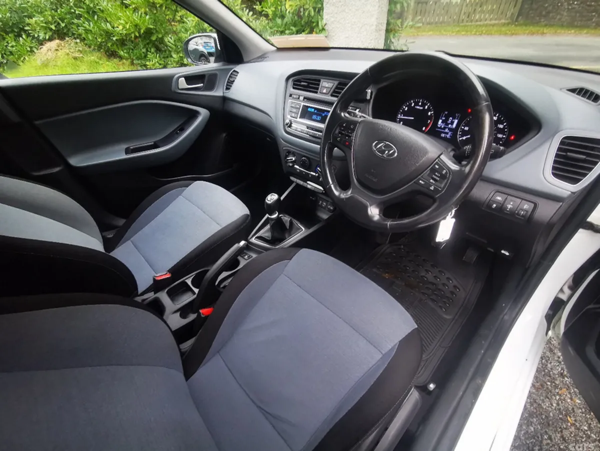 Hyundai i20 Hatchback, Petrol, 2016, White