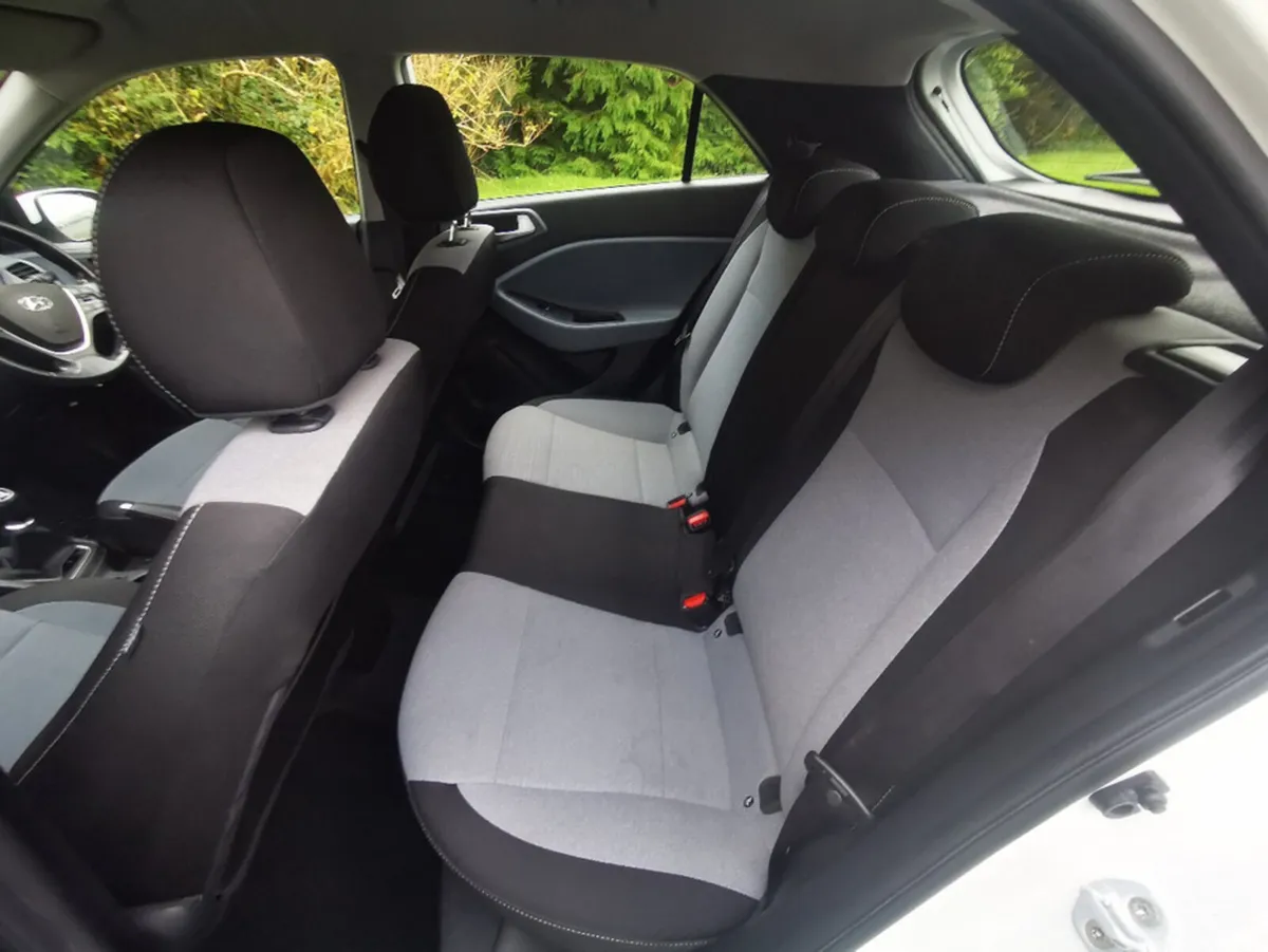Hyundai i20 Hatchback, Petrol, 2016, White