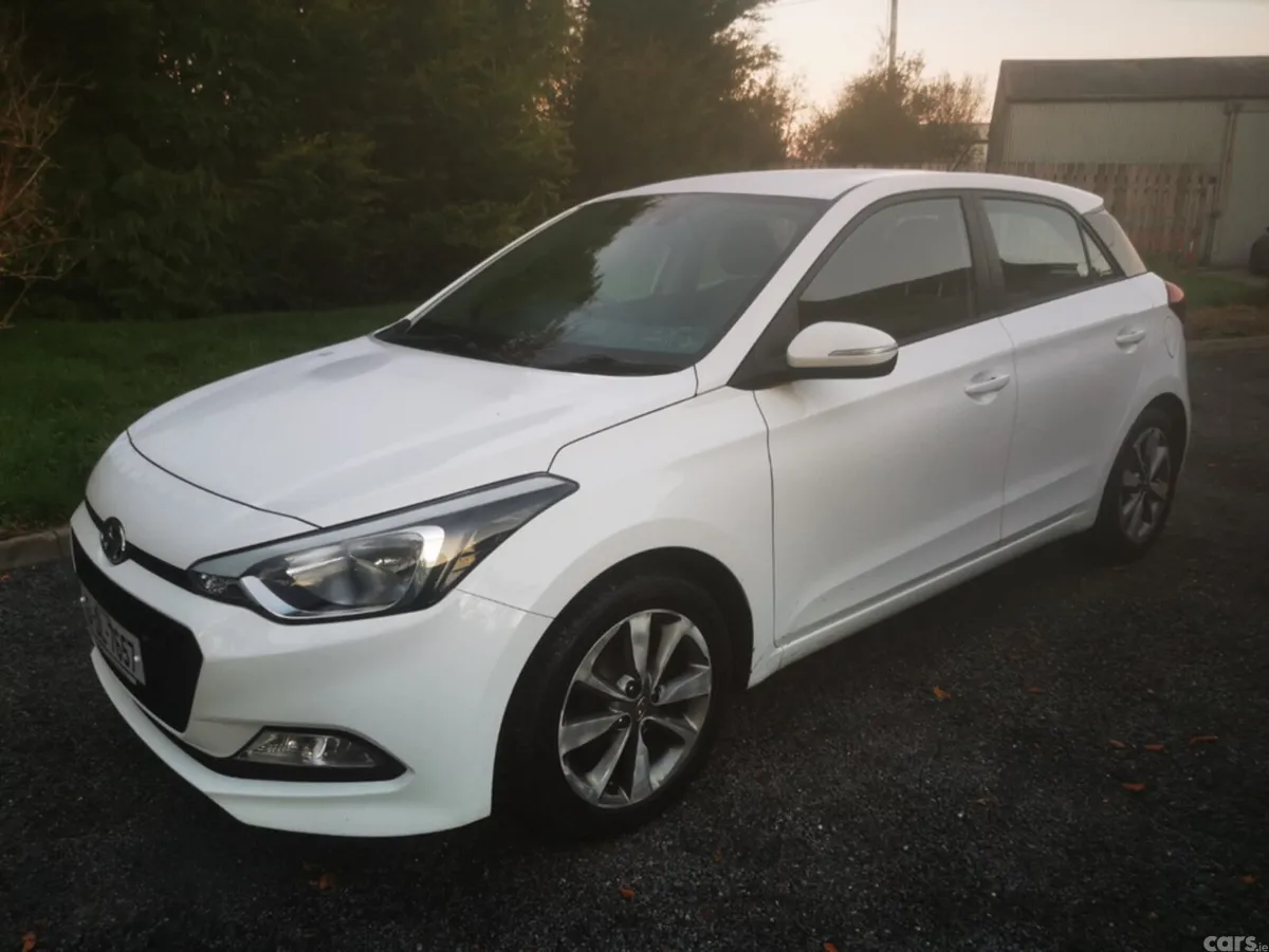 Hyundai i20 Hatchback, Petrol, 2016, White