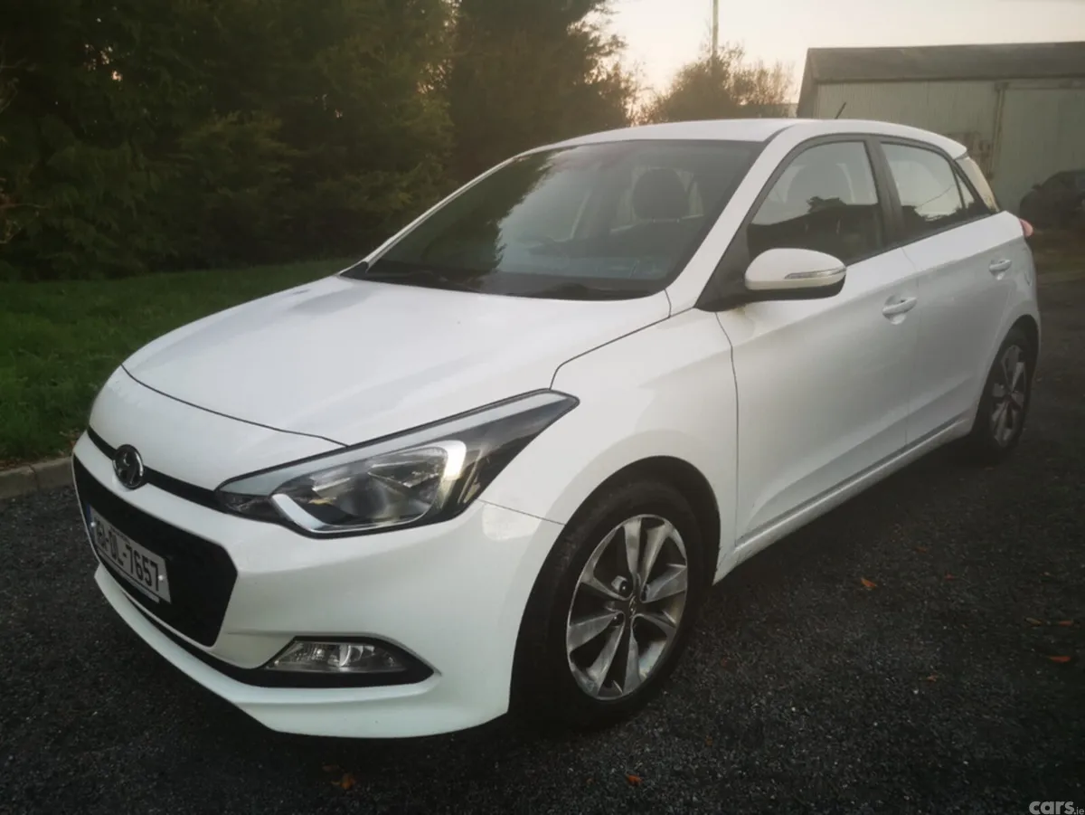 Hyundai i20 Hatchback, Petrol, 2016, White